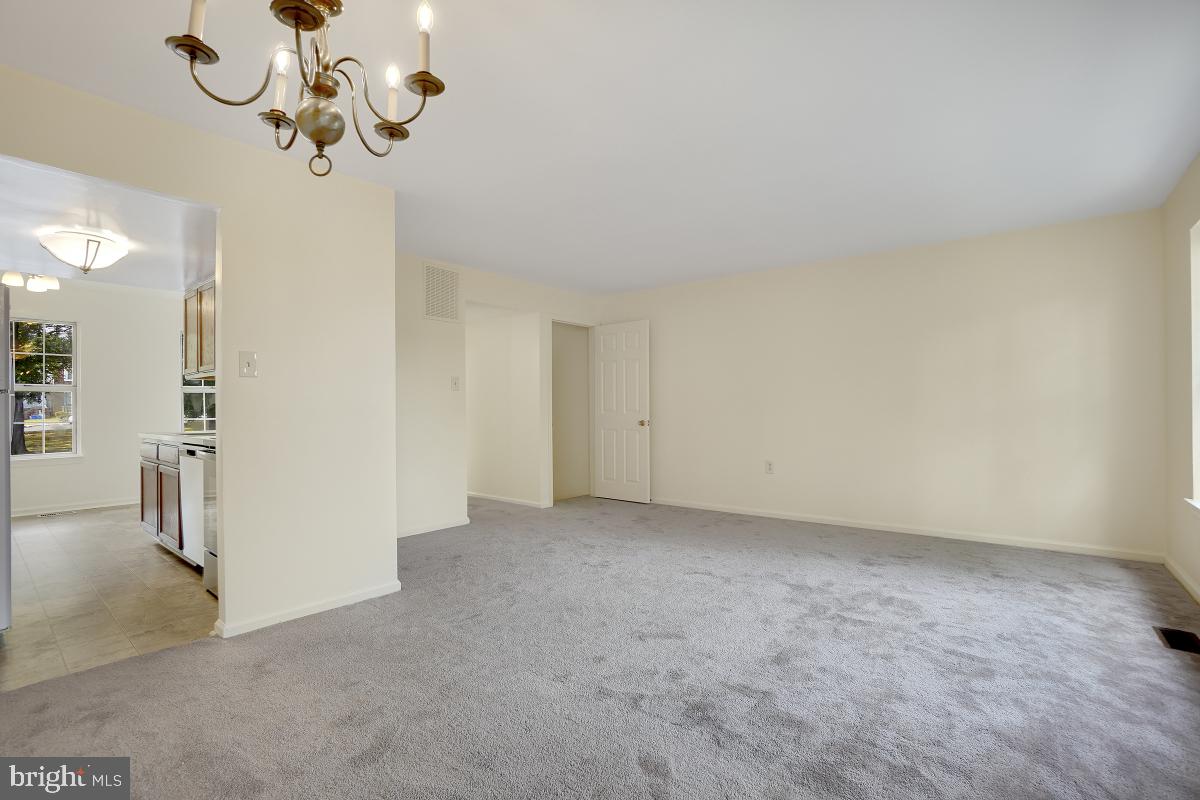 MONTGOMERY KNOLLS - Residential