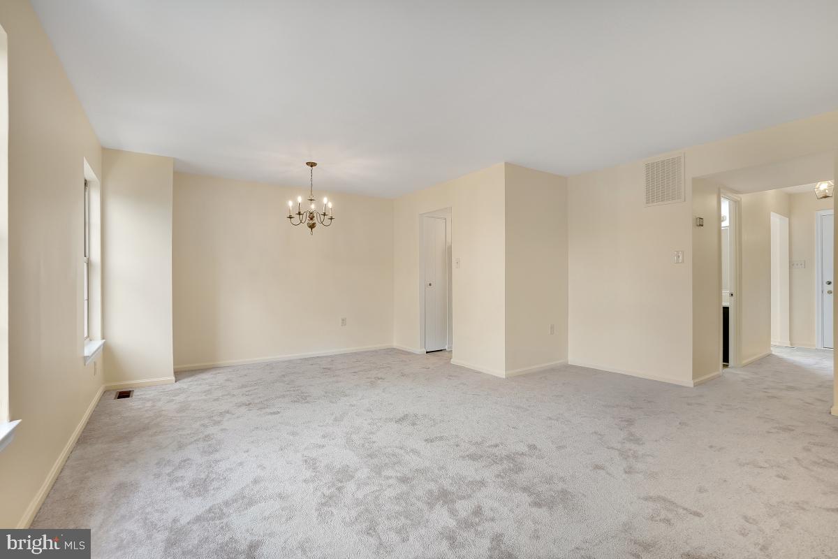 MONTGOMERY KNOLLS - Residential