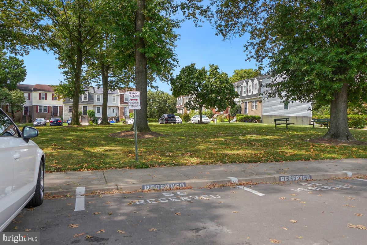 MONTGOMERY KNOLLS - Residential