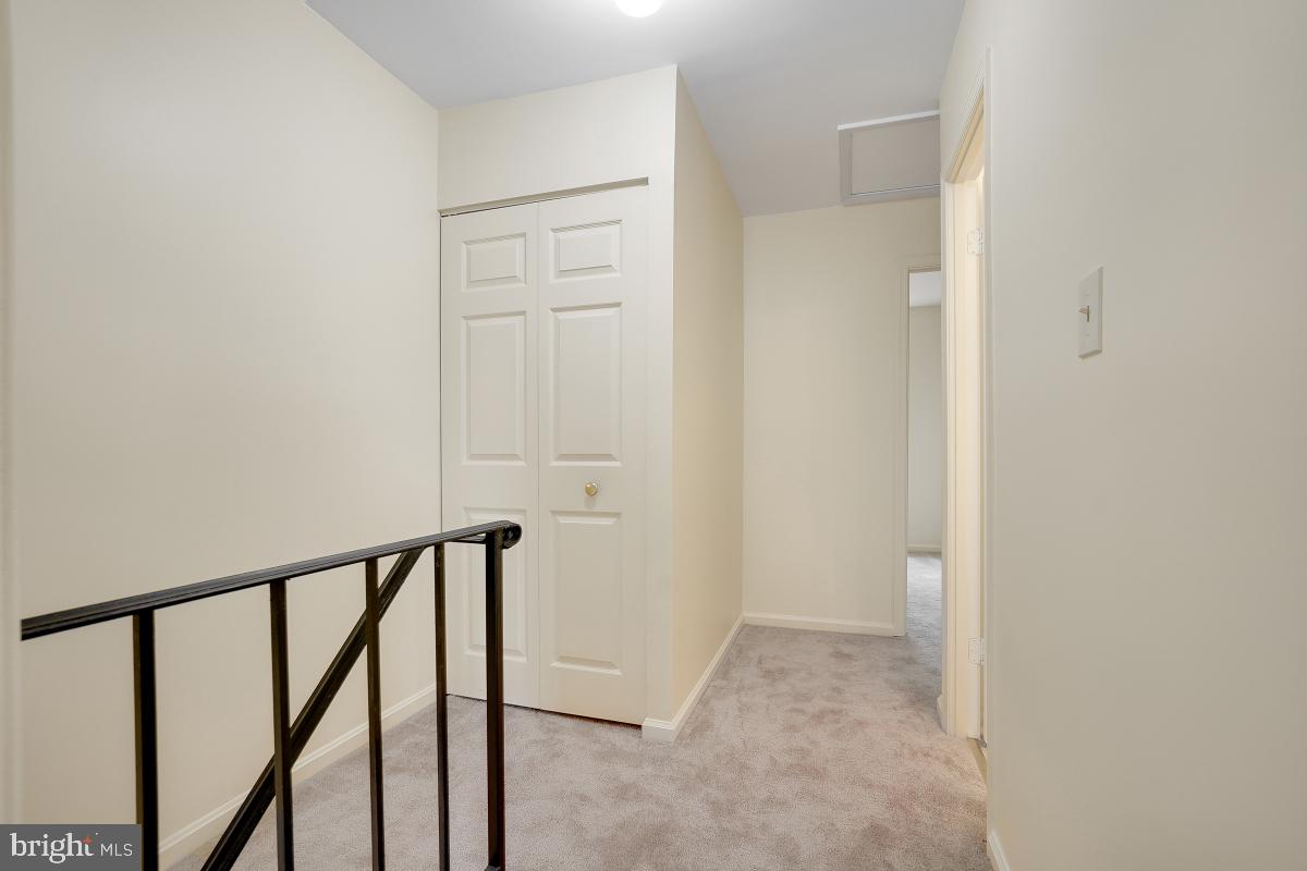 MONTGOMERY KNOLLS - Residential