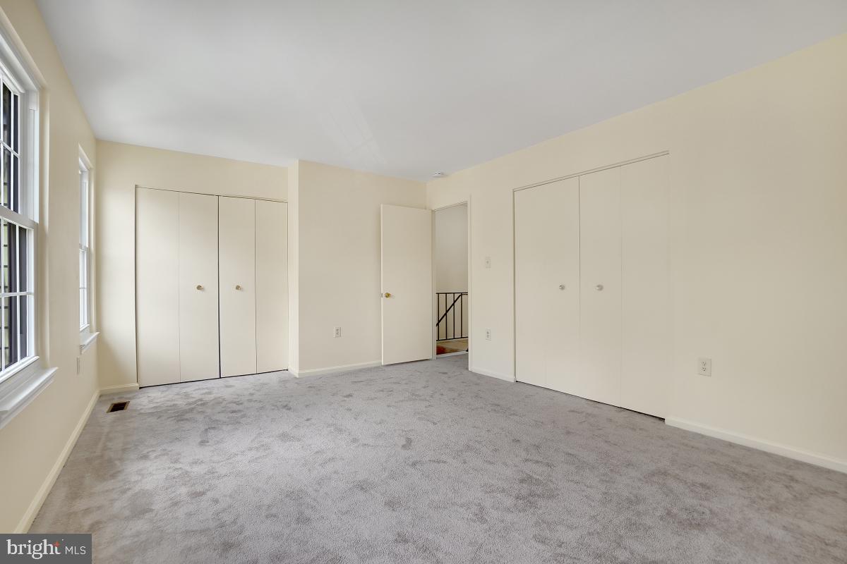 MONTGOMERY KNOLLS - Residential