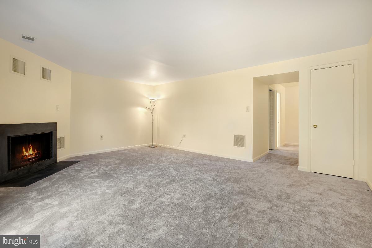 MONTGOMERY KNOLLS - Residential