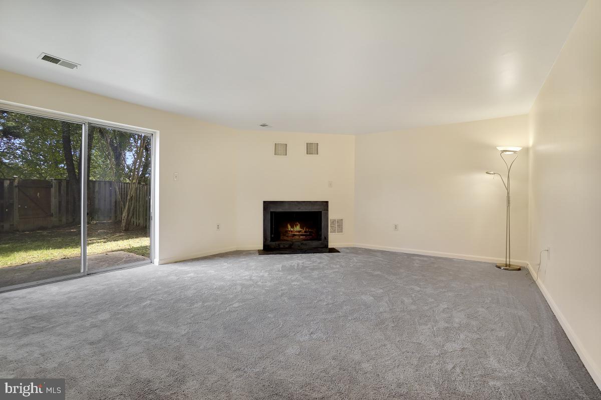 MONTGOMERY KNOLLS - Residential