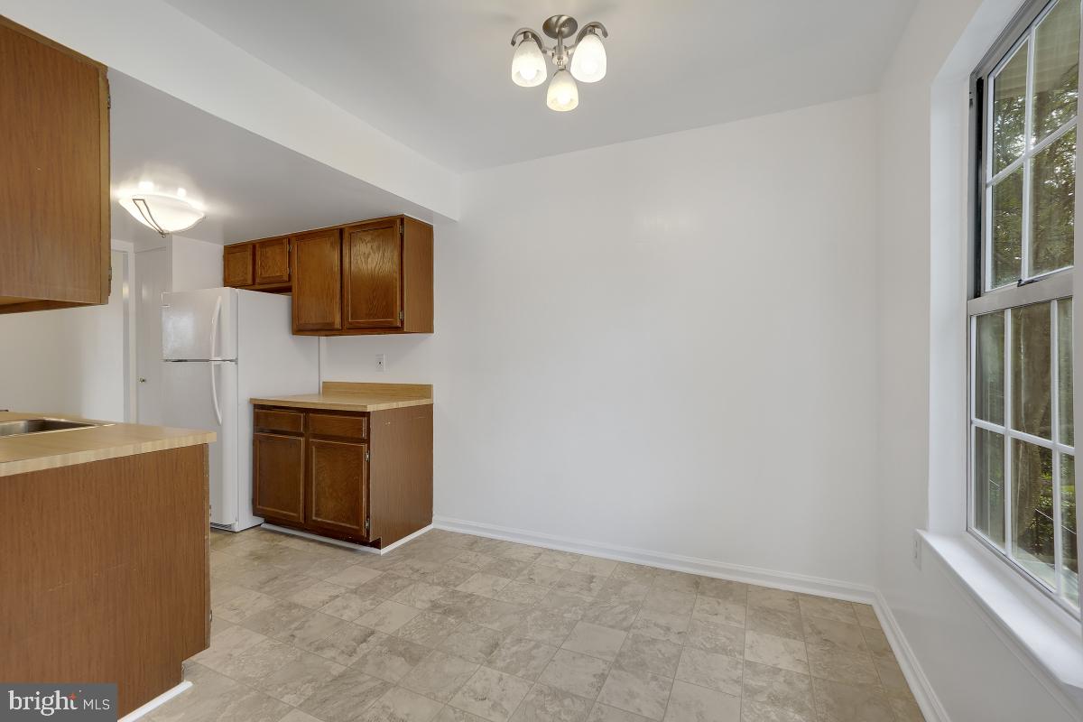 MONTGOMERY KNOLLS - Residential