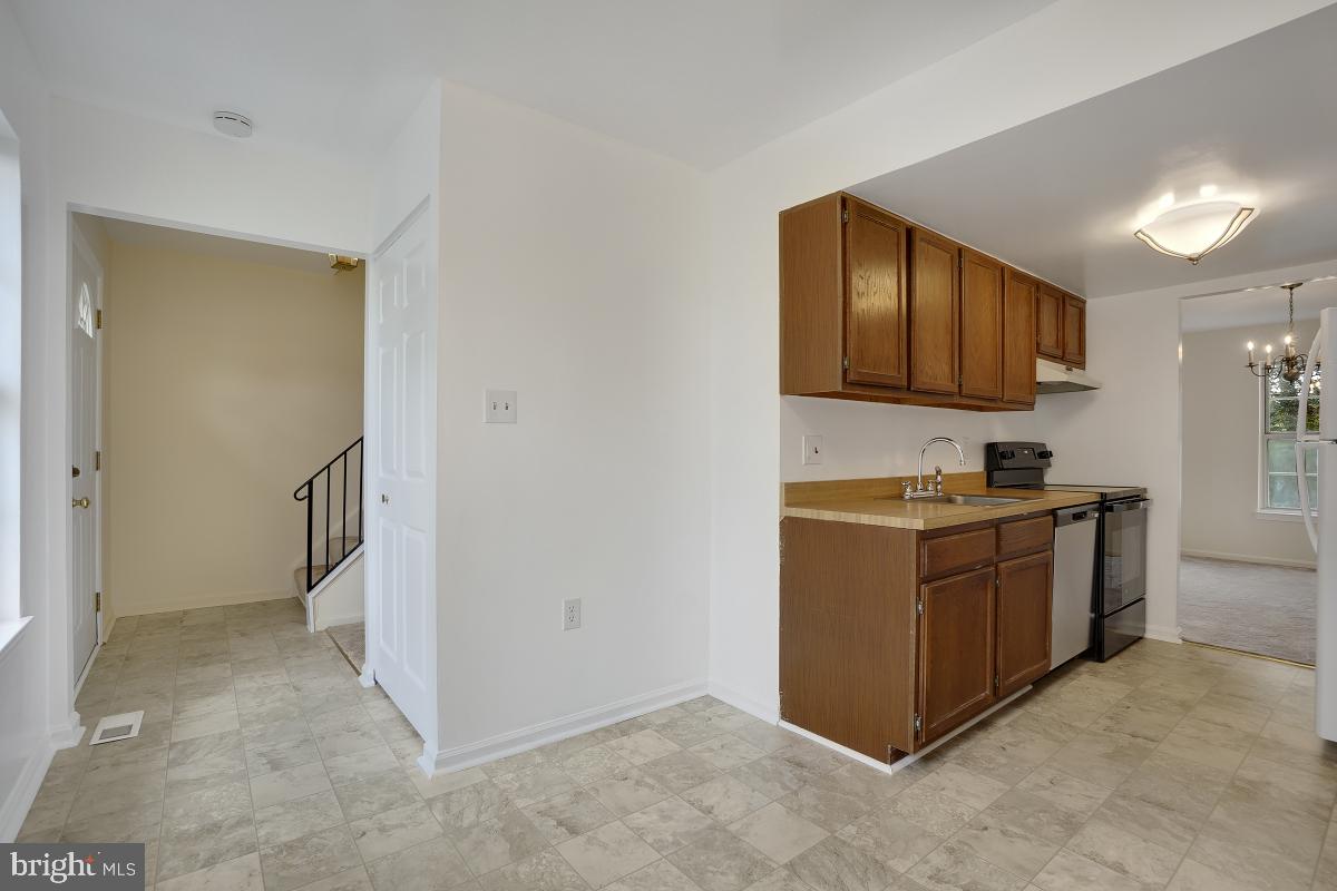 MONTGOMERY KNOLLS - Residential