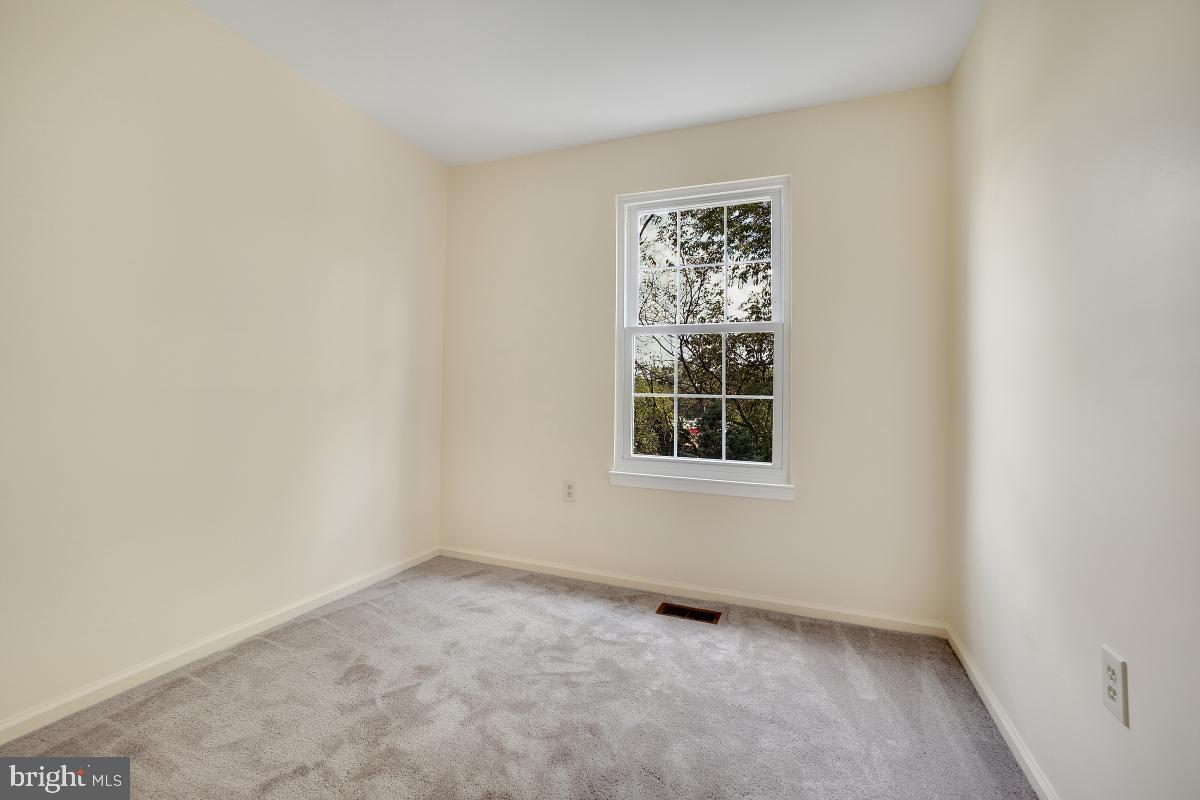 MONTGOMERY KNOLLS - Residential