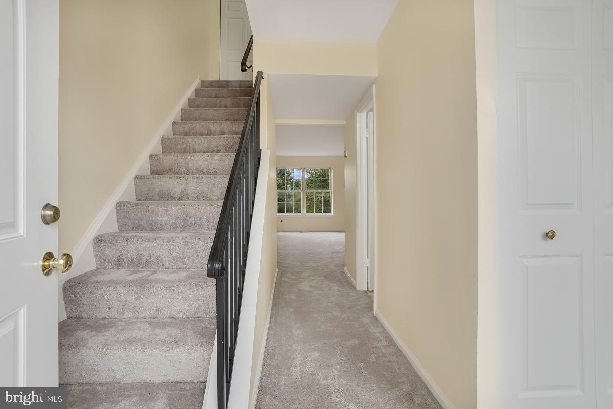 MONTGOMERY KNOLLS - Residential