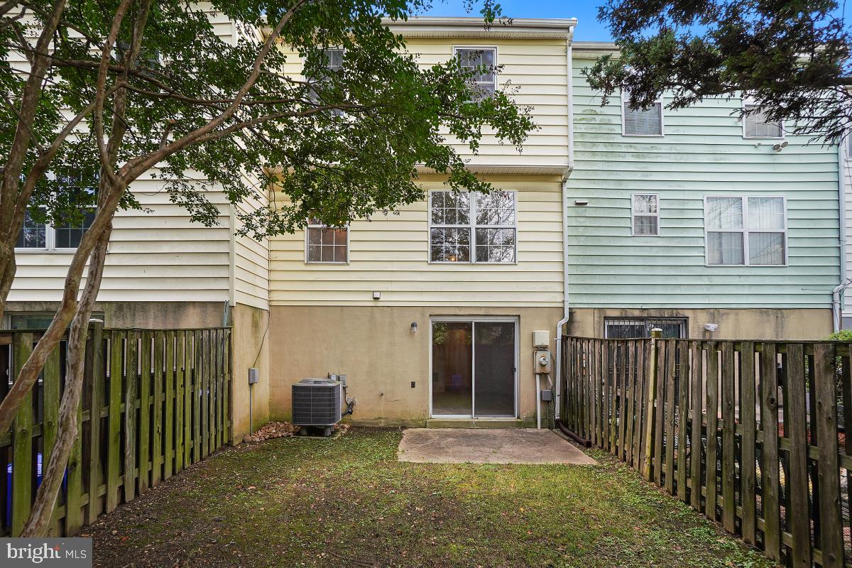 MONTGOMERY KNOLLS - Residential