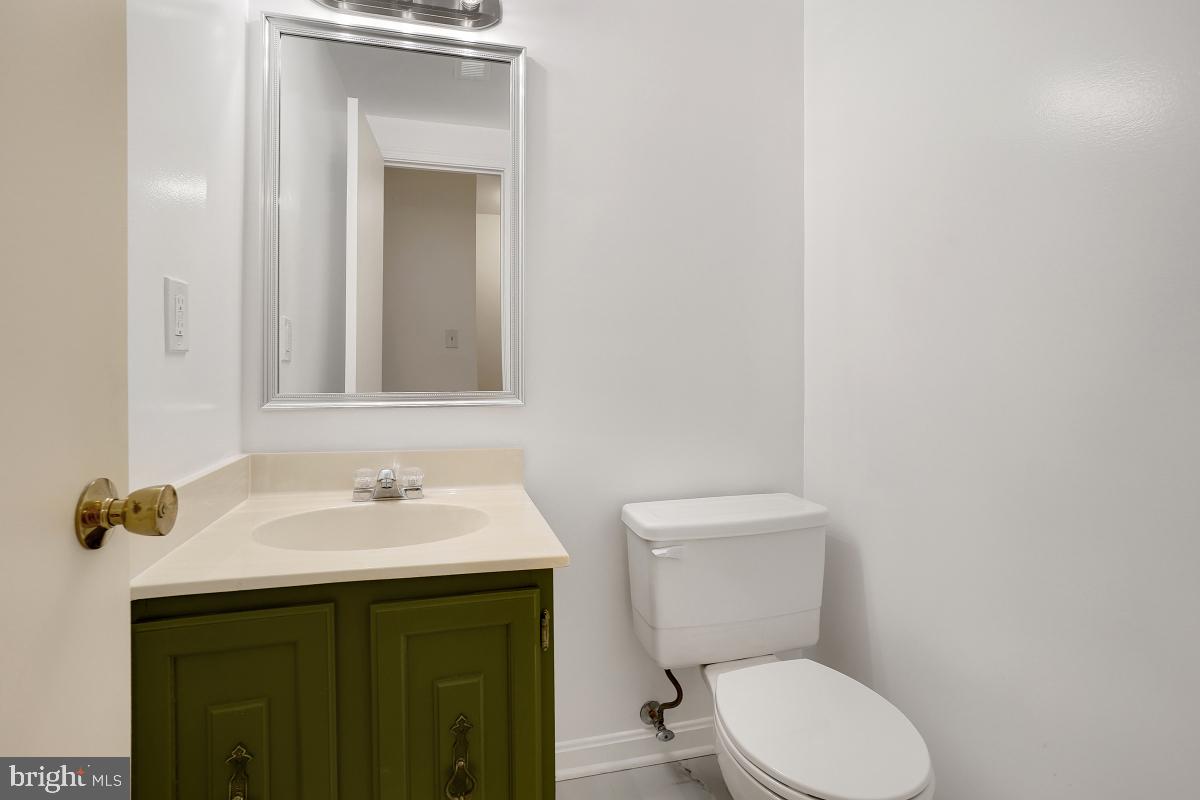 MONTGOMERY KNOLLS - Residential