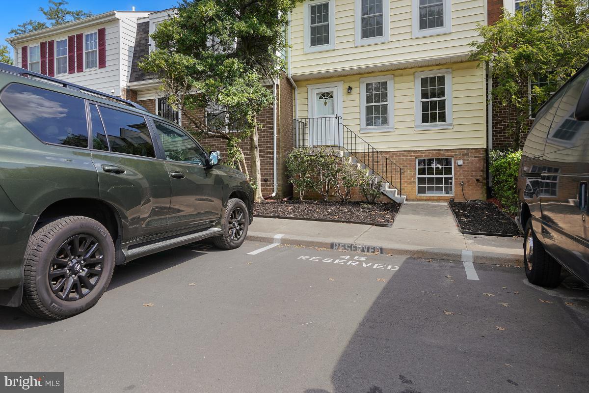 MONTGOMERY KNOLLS - Residential