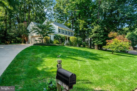 Photo of 6812 Bluecurl Circle, SPRINGFIELD, VA 22152 (MLS # VAFX2340212)