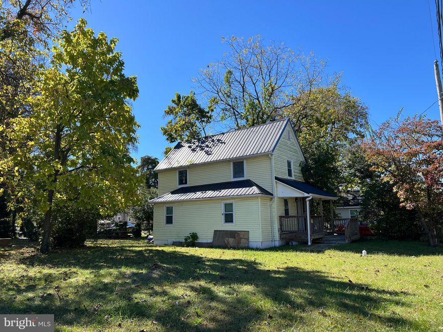 Looking for a sweet getaway cottage or permanent "vacation" home?   Don't miss this opportunity to own a home adjacent to Johnson Pond.  Enjoy the water views,  a fishing pier,  and boat launch  within a stone's throw from your front door.  NOTE:  This is an estate Auction.  List price is the starting bid only.