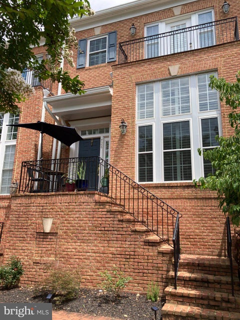 Photo of 728 Vestal Street, WOODBRIDGE, VA 22191 (MLS # VAPW2125988)