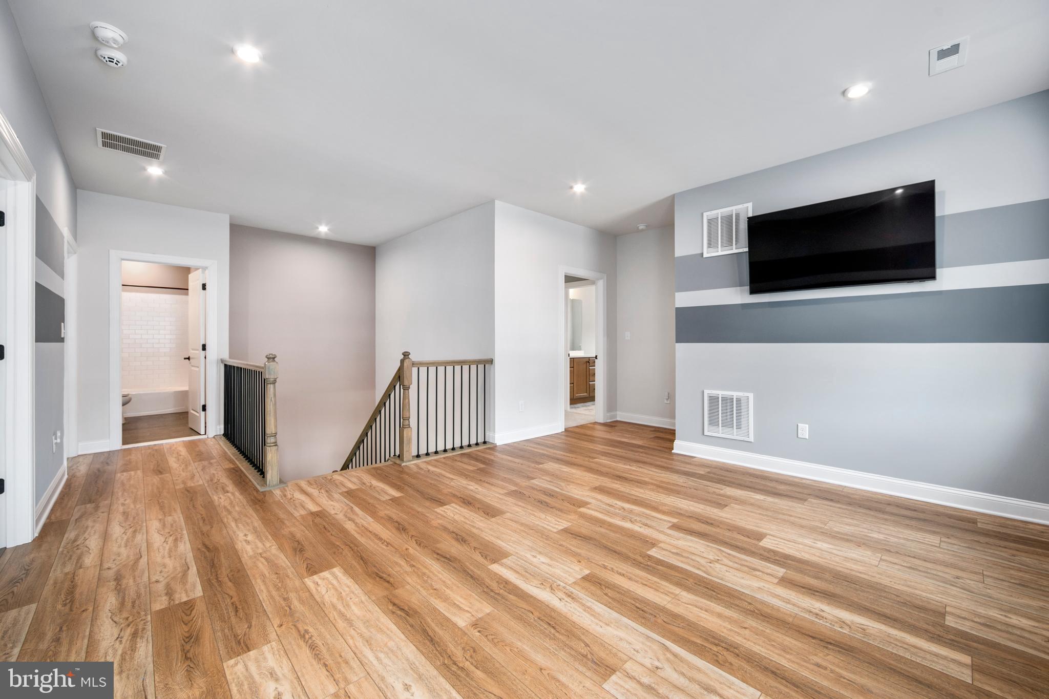 MEDFORD RUN - Residential