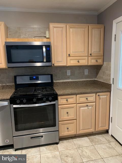 HOLLAND HILL - Residential