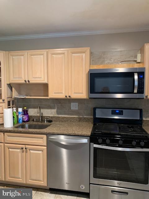 HOLLAND HILL - Residential