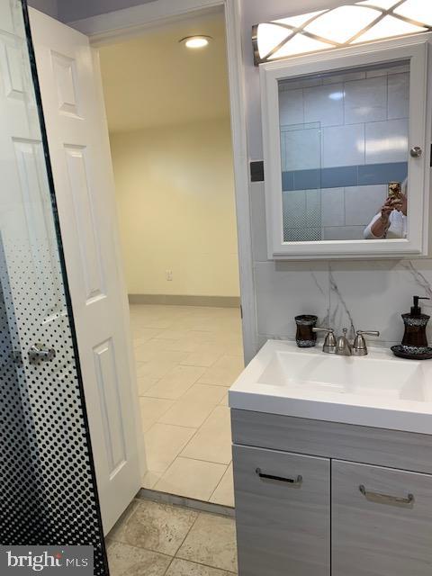 HOLLAND HILL - Residential