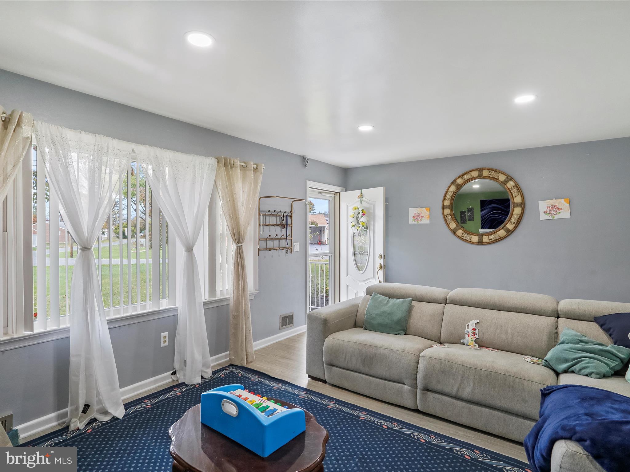 HALFWAY - Residential