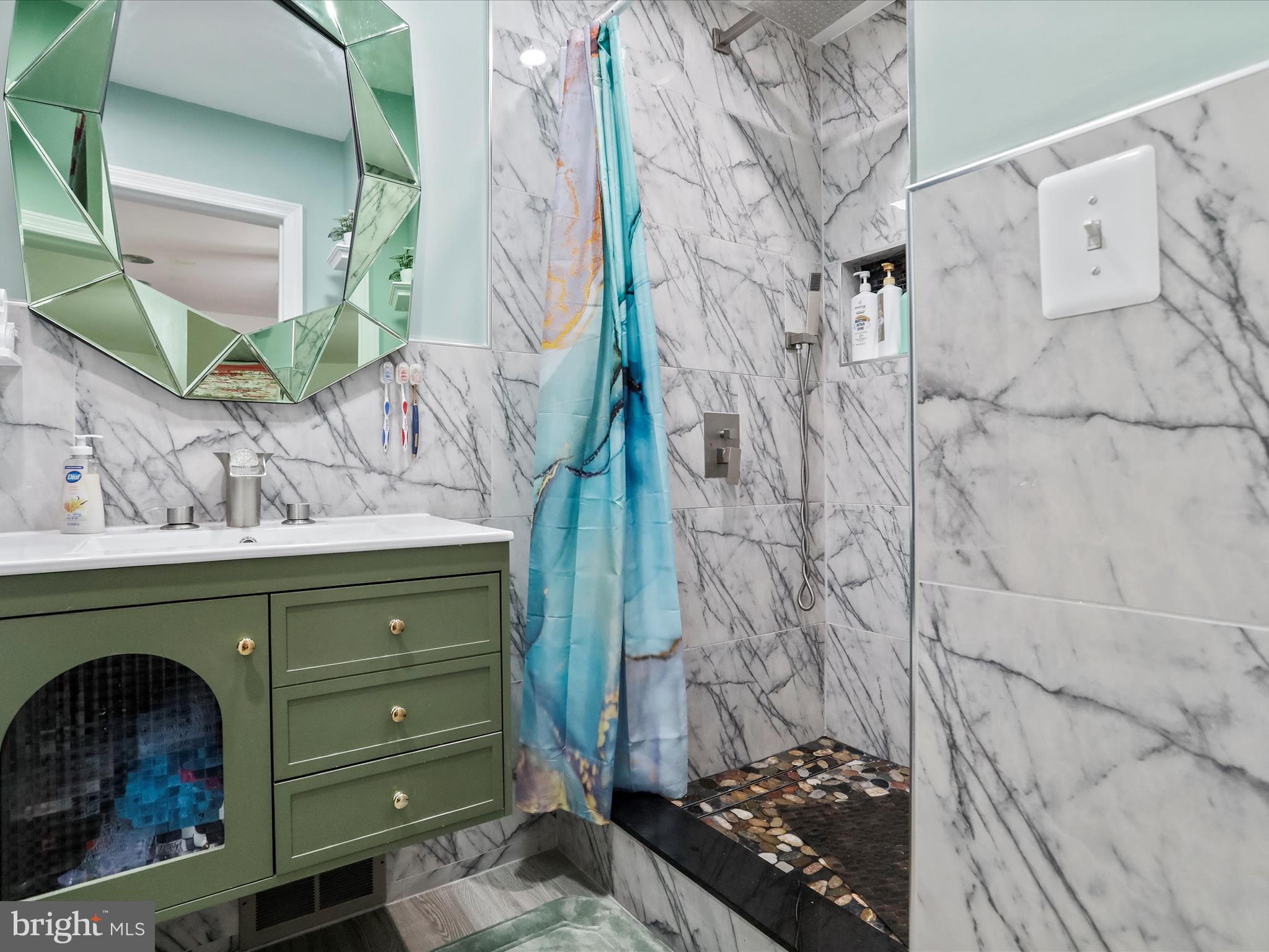 HALFWAY - Residential