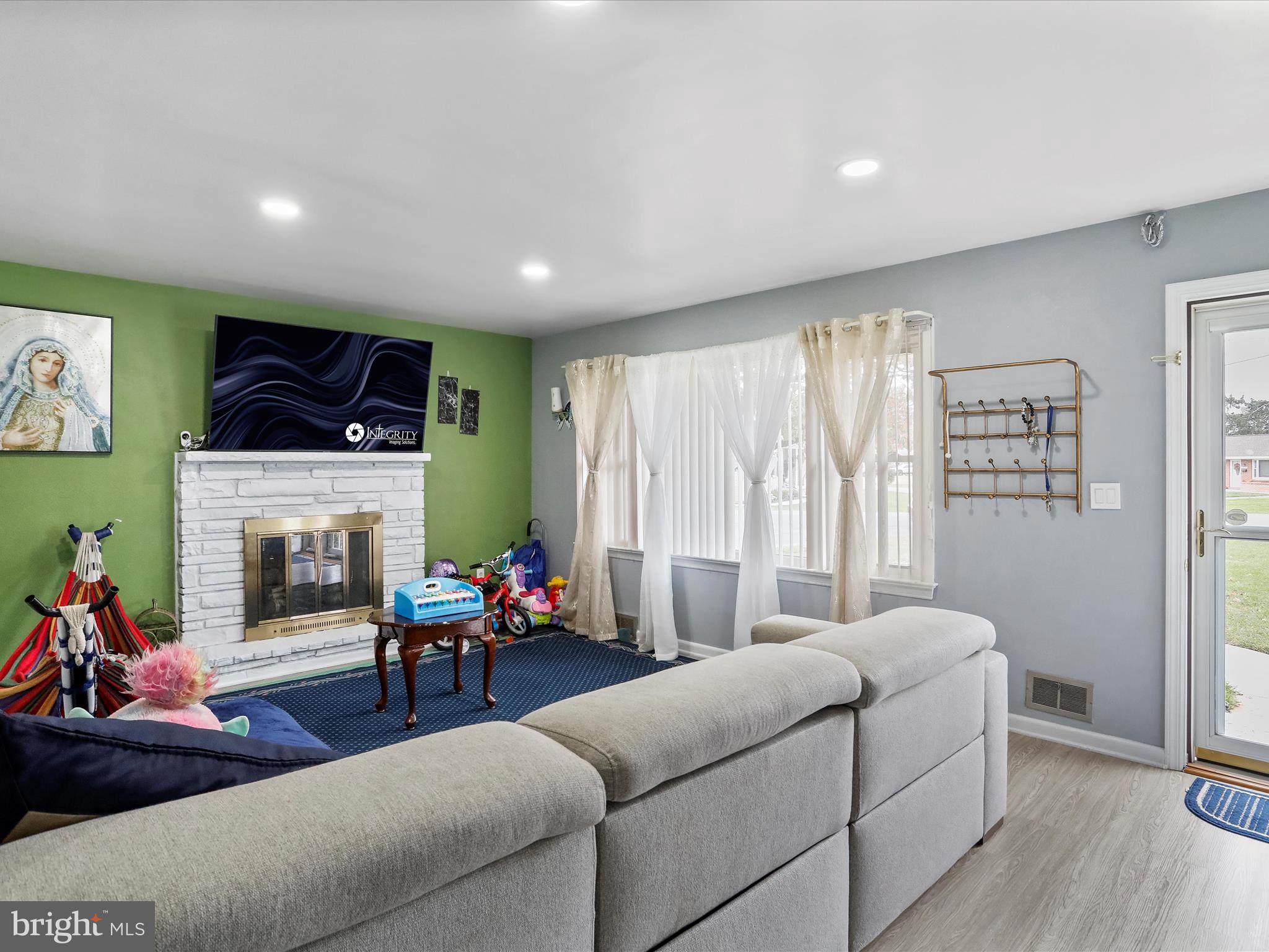 HALFWAY - Residential