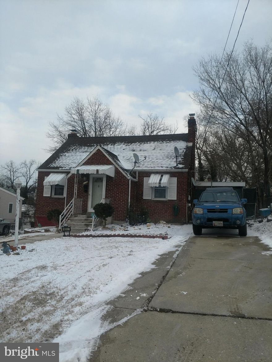 LOCATION, LOCATION, LOCATION: 3 levels home with 3 bedrooms, 3 full bathrooms and large family room on main level. Live minutes to shoppings, dinnings, metro and minutes from DC line.