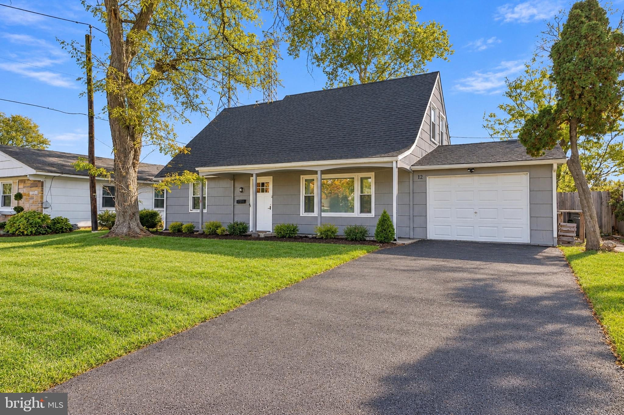 12 HOLBROOK LANE