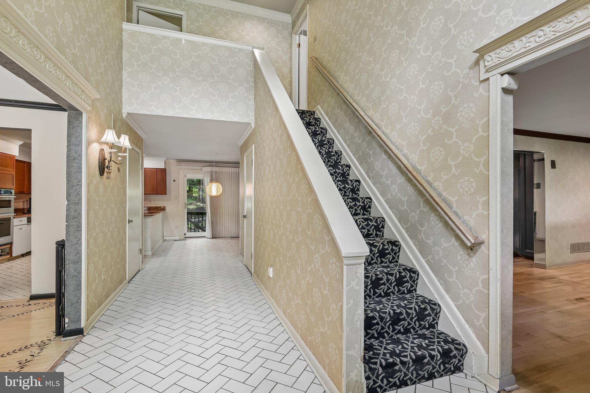 11112 VALLEY HEIGHTS DRIVE