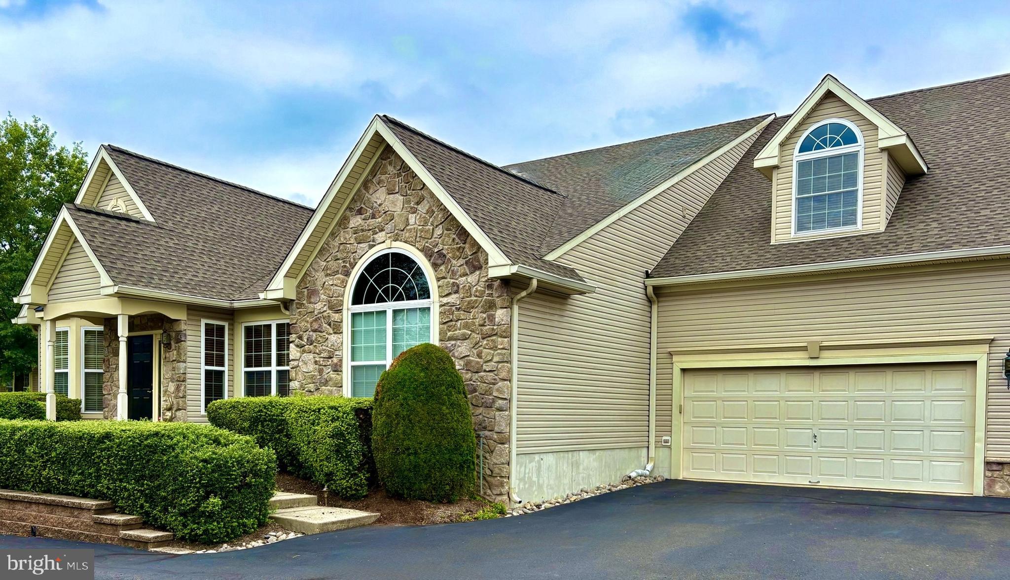 64 VILLA DRIVE 206