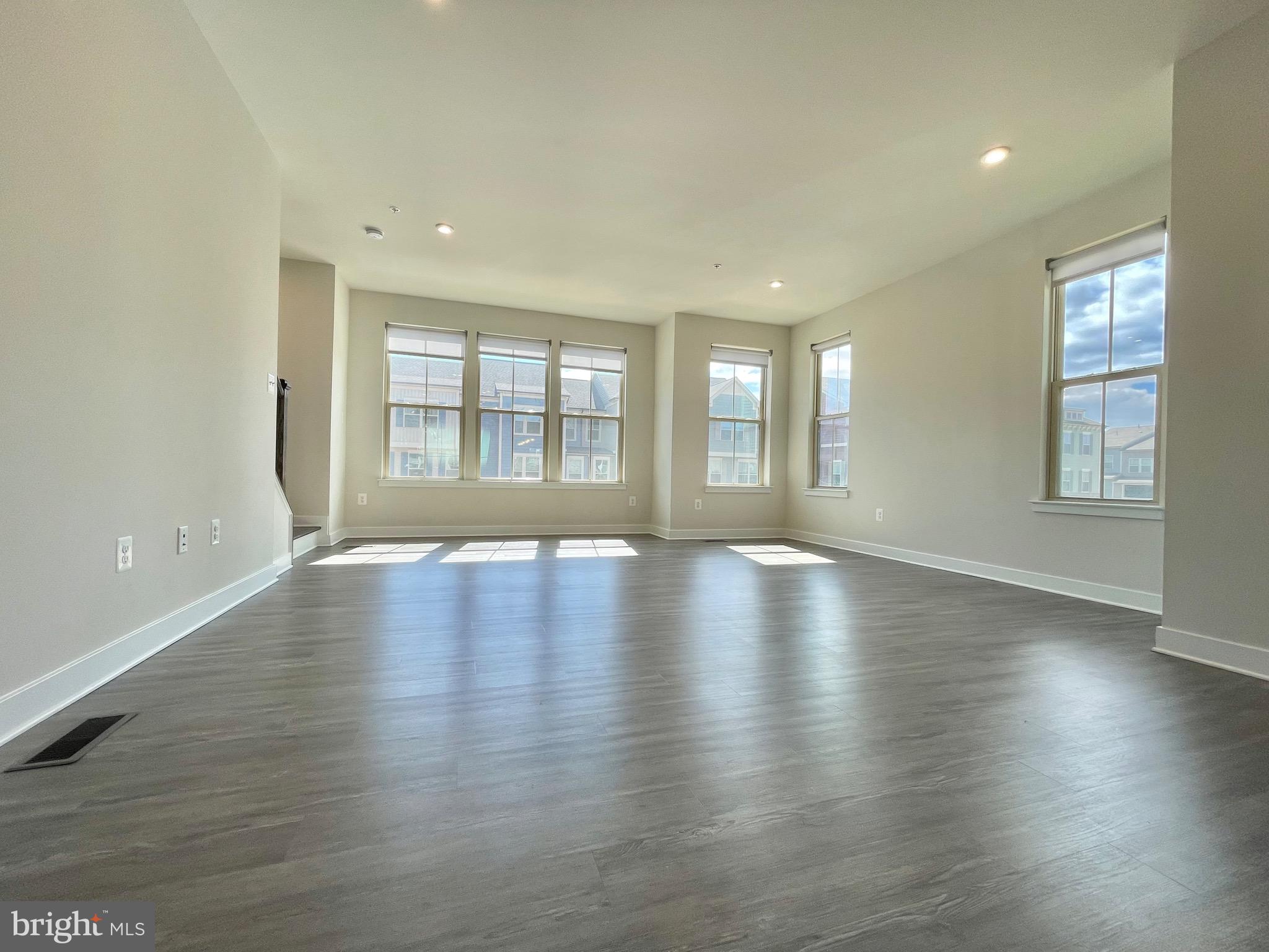 VILLAGES OF URBANA - Residential Lease