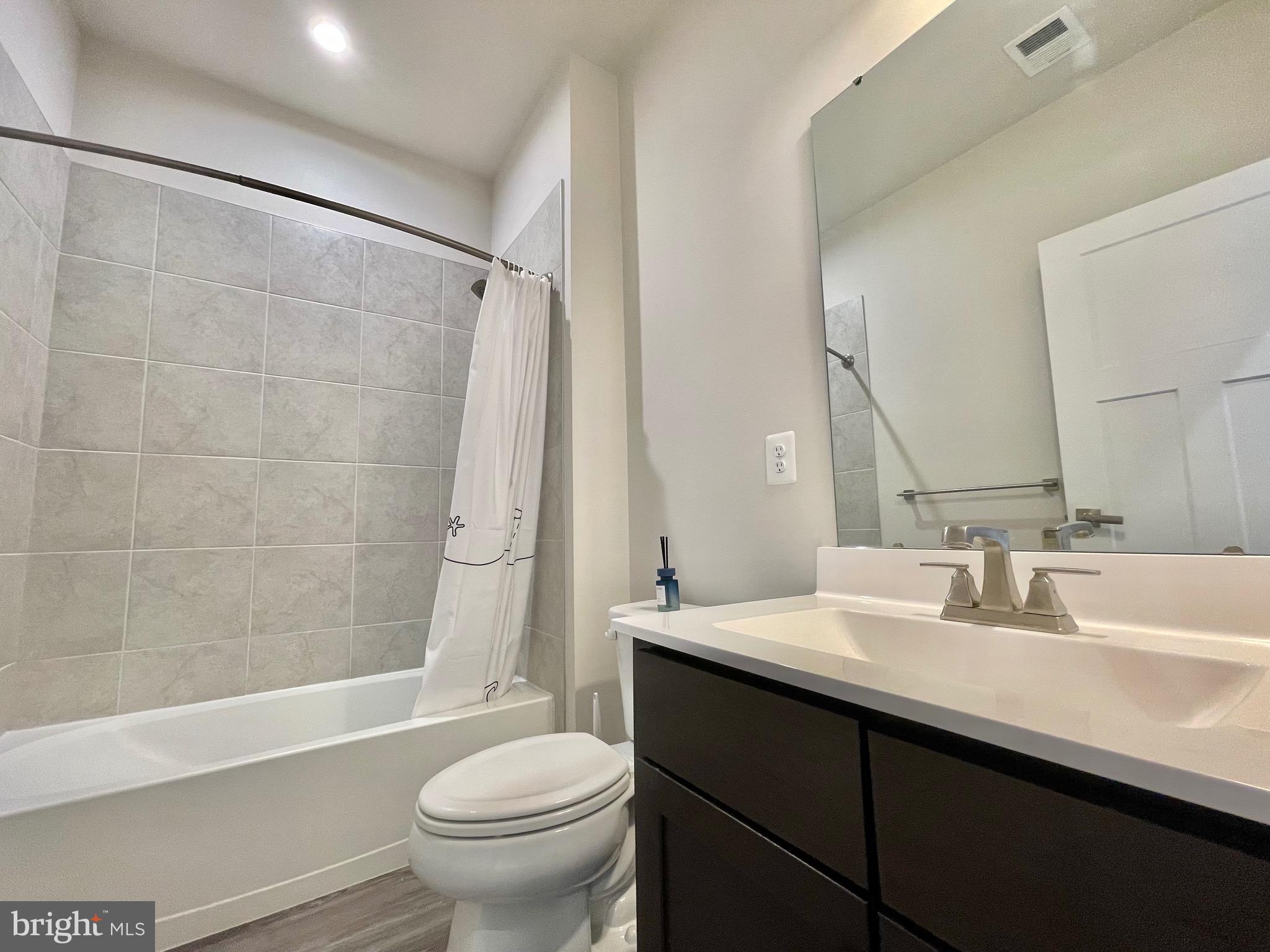 VILLAGES OF URBANA - Residential Lease