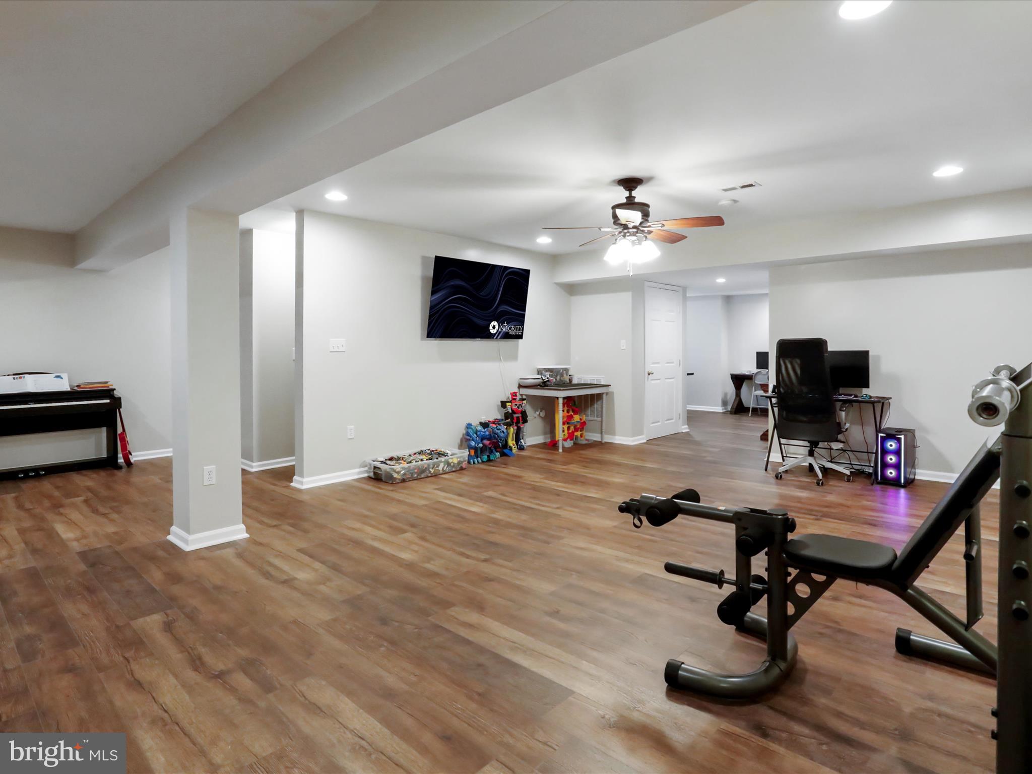 CLAYMONT CHASE - Residential