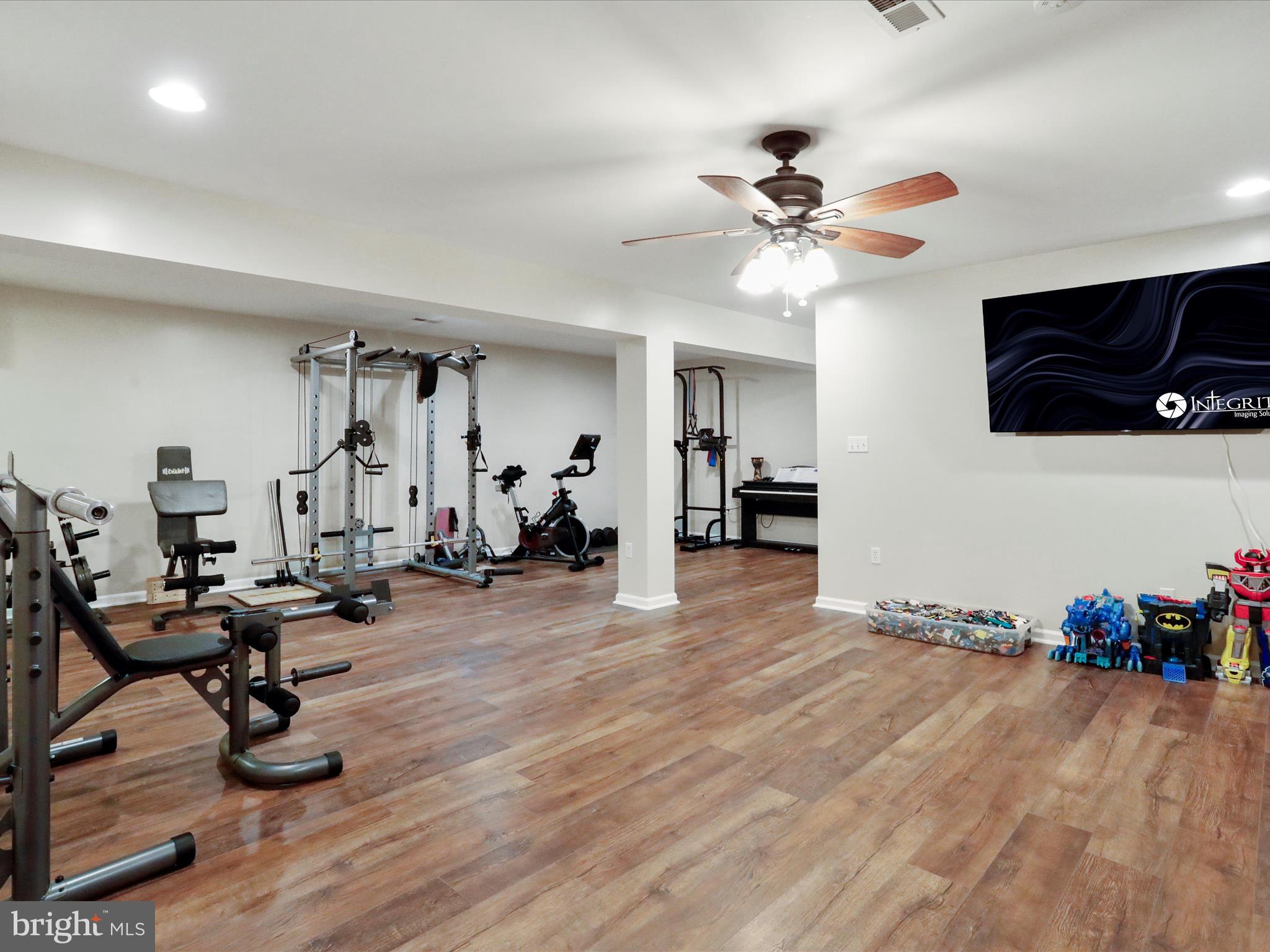 CLAYMONT CHASE - Residential