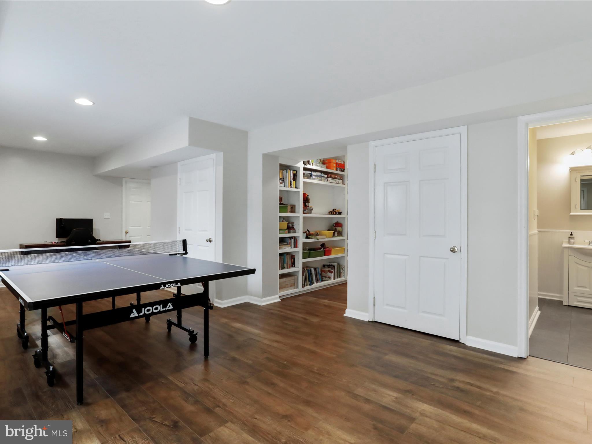 CLAYMONT CHASE - Residential