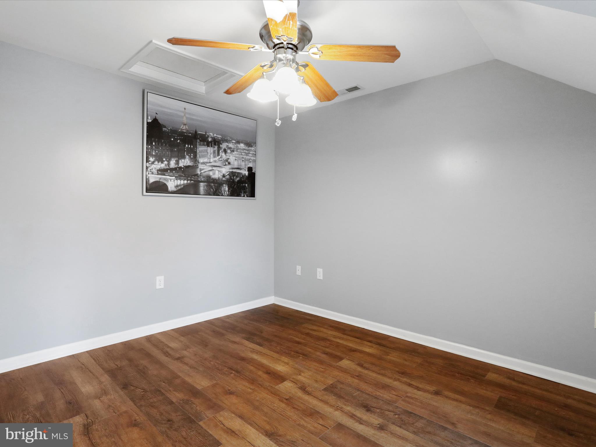 CLAYMONT CHASE - Residential