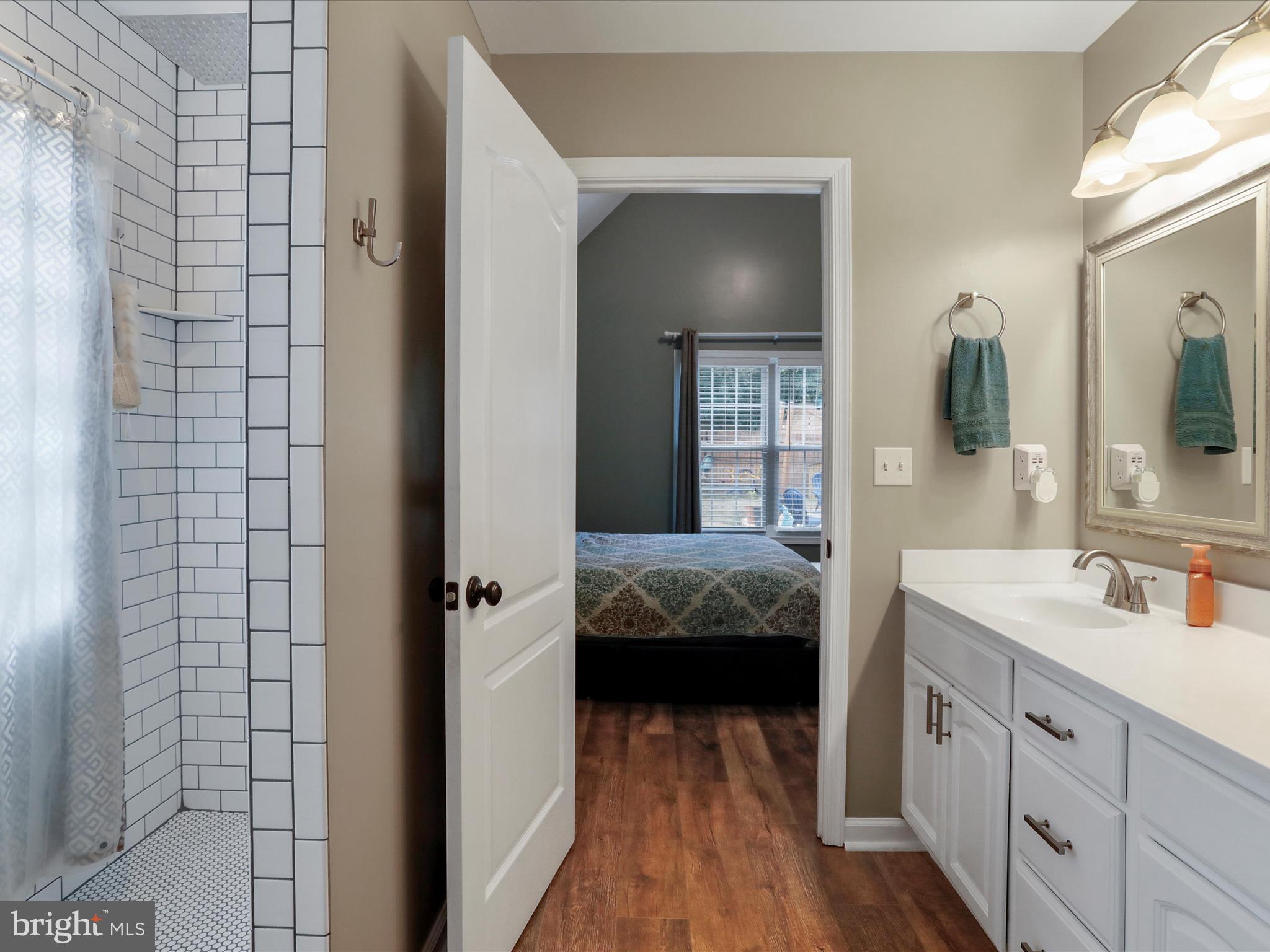 CLAYMONT CHASE - Residential