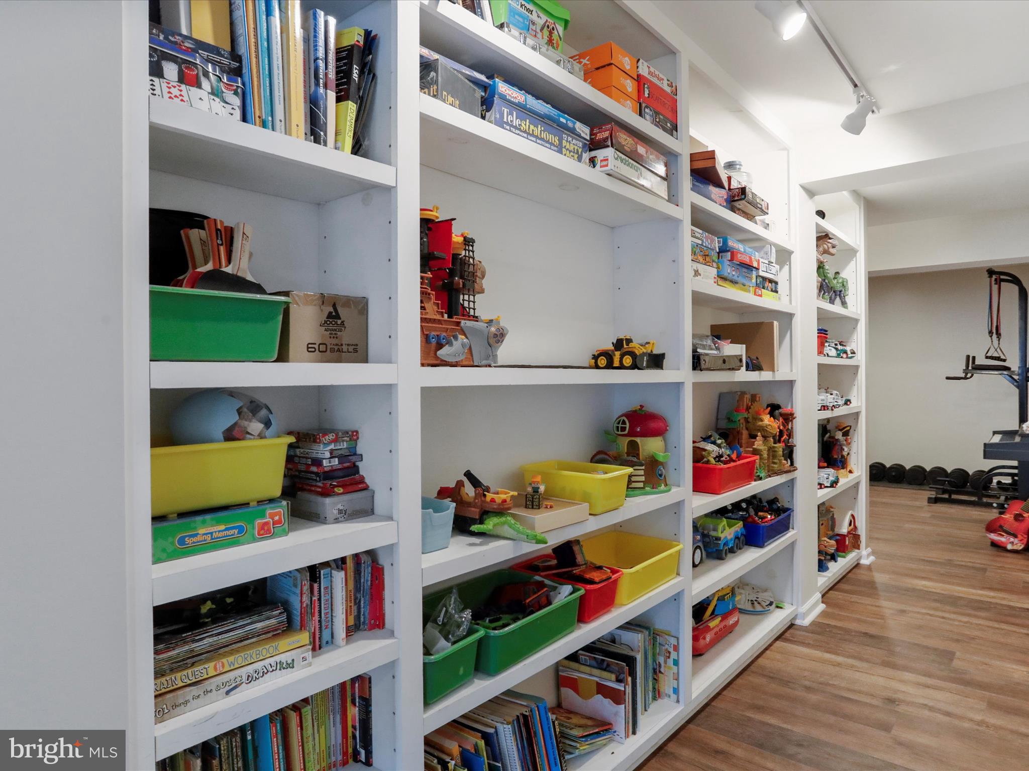 CLAYMONT CHASE - Residential