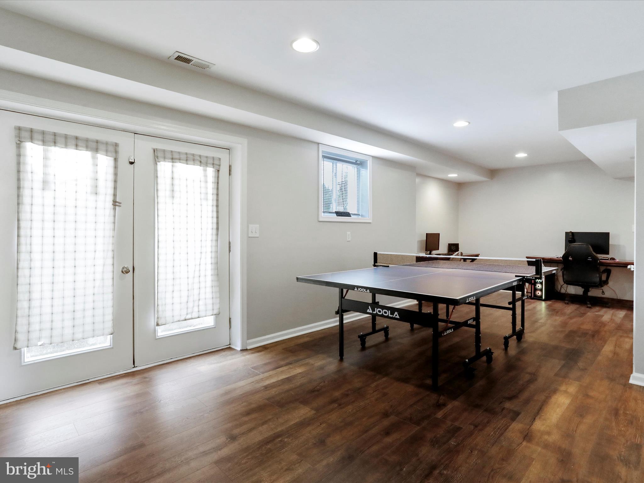 CLAYMONT CHASE - Residential