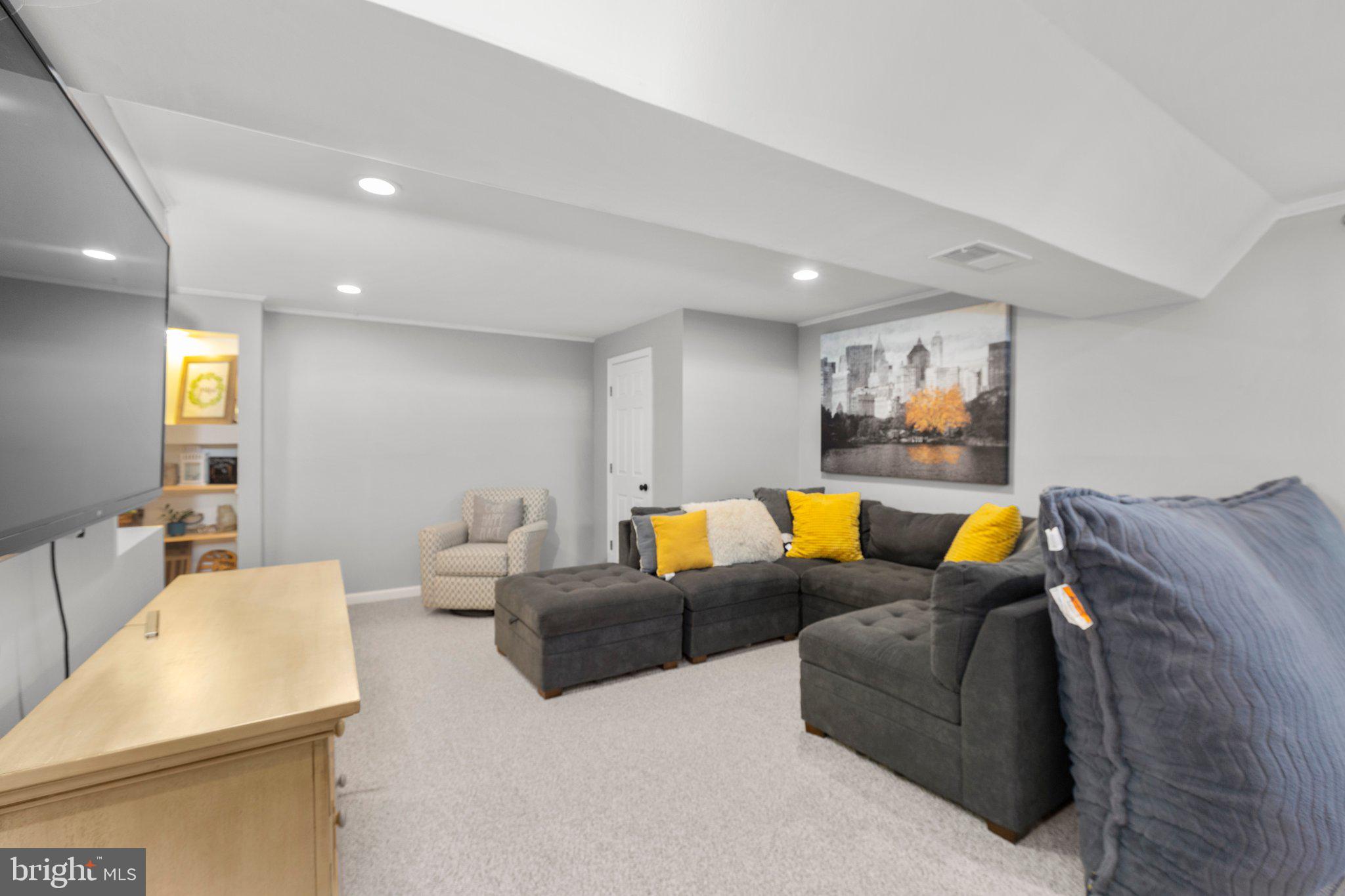 FOX CHASE - Residential