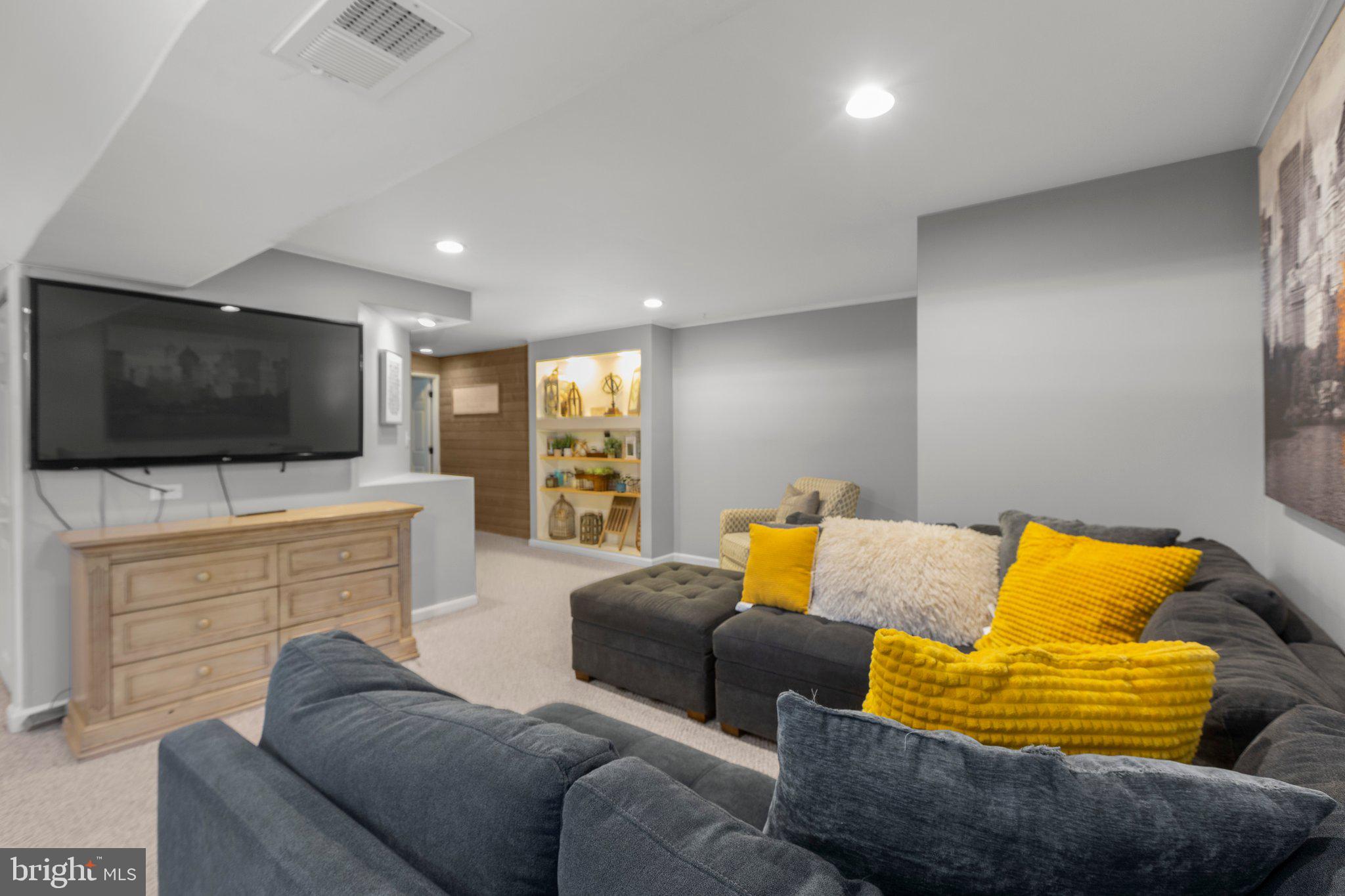 FOX CHASE - Residential