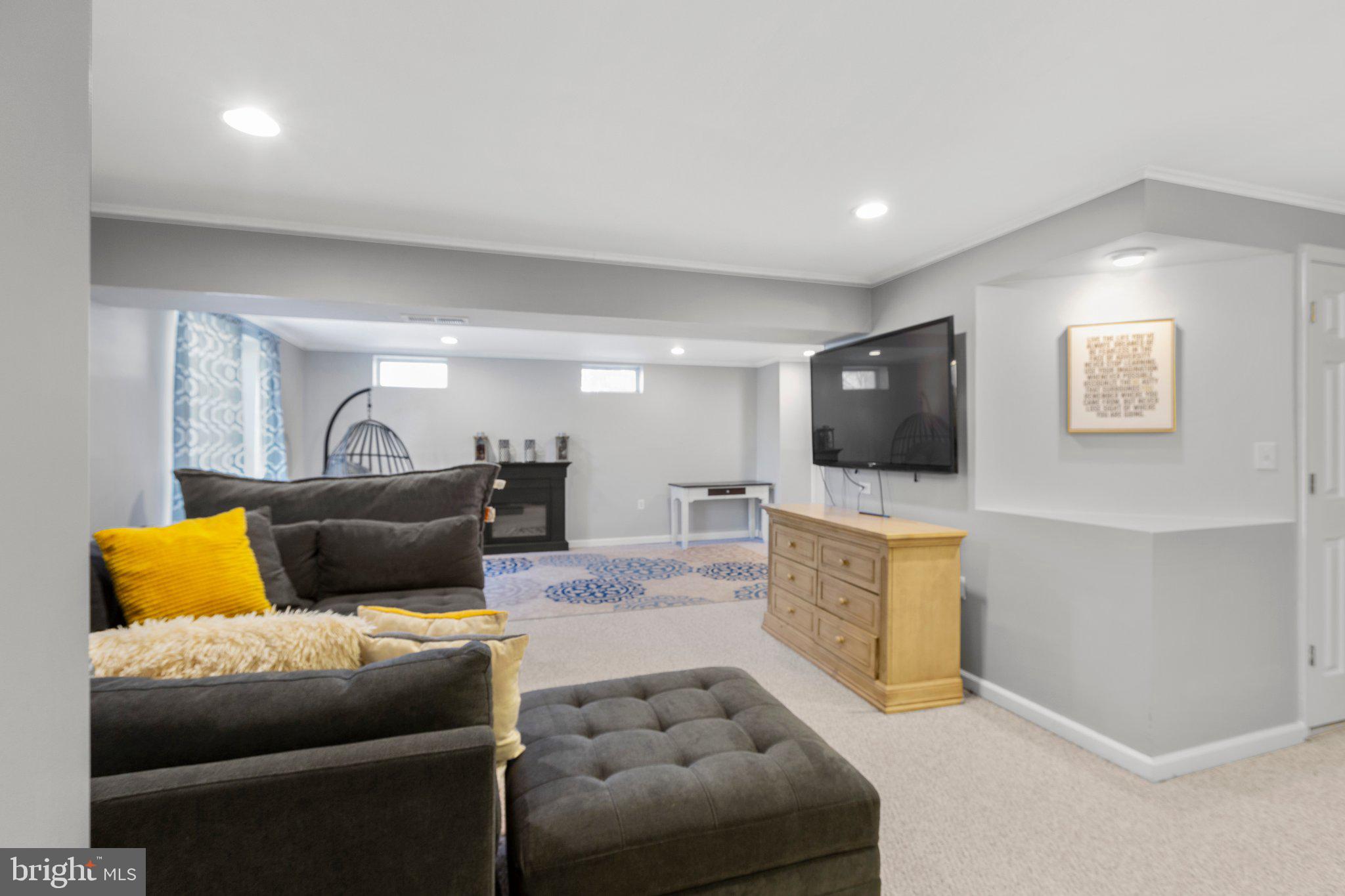 FOX CHASE - Residential