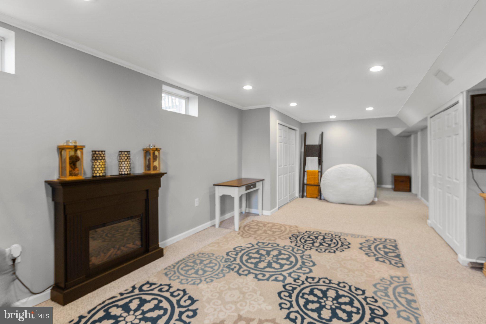 FOX CHASE - Residential