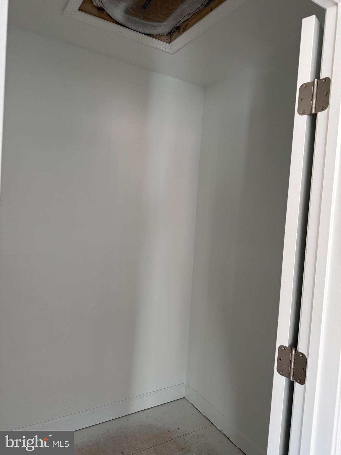 LAKE FRONT ROYAL - Residential