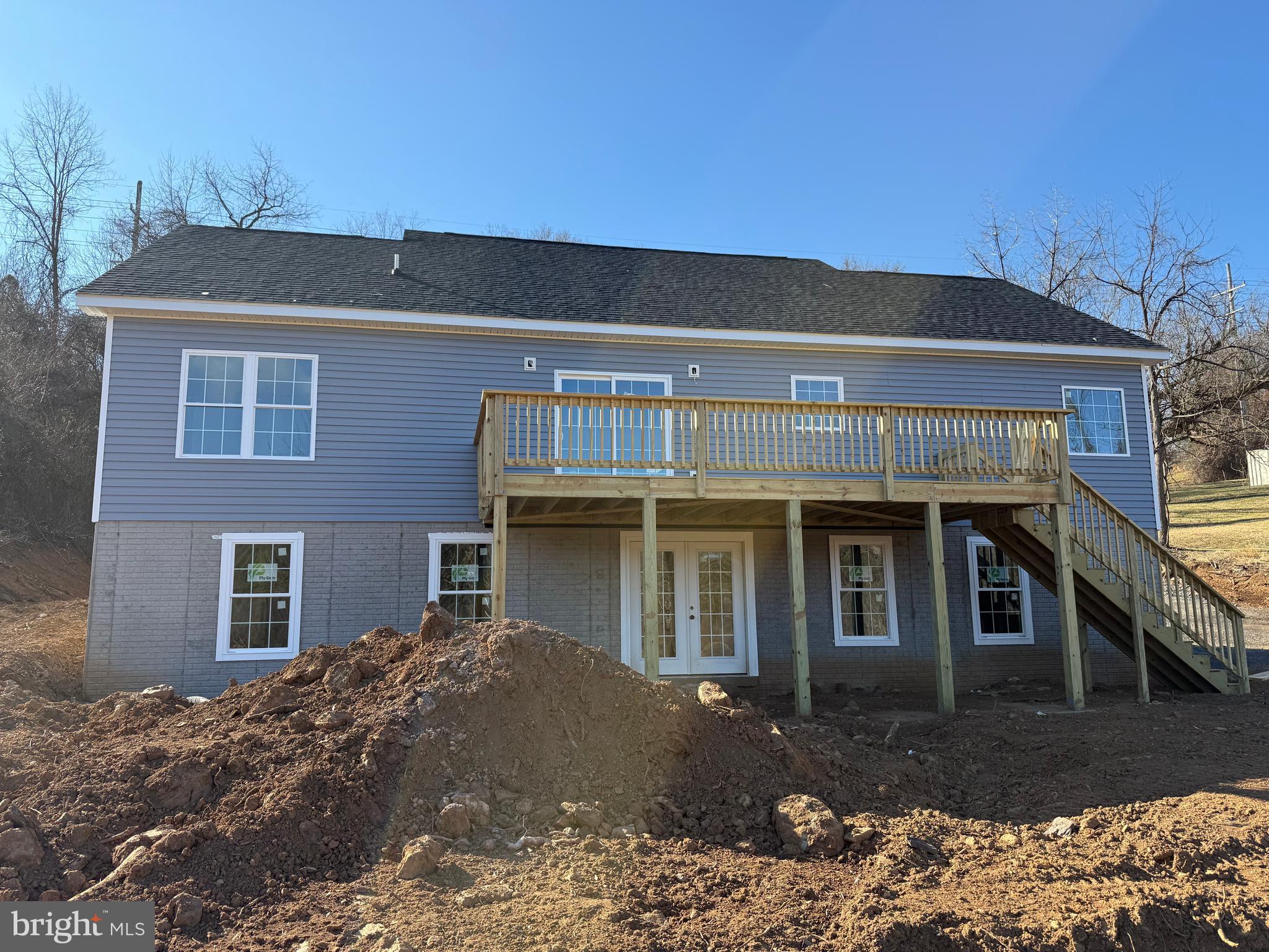 LAKE FRONT ROYAL - Residential