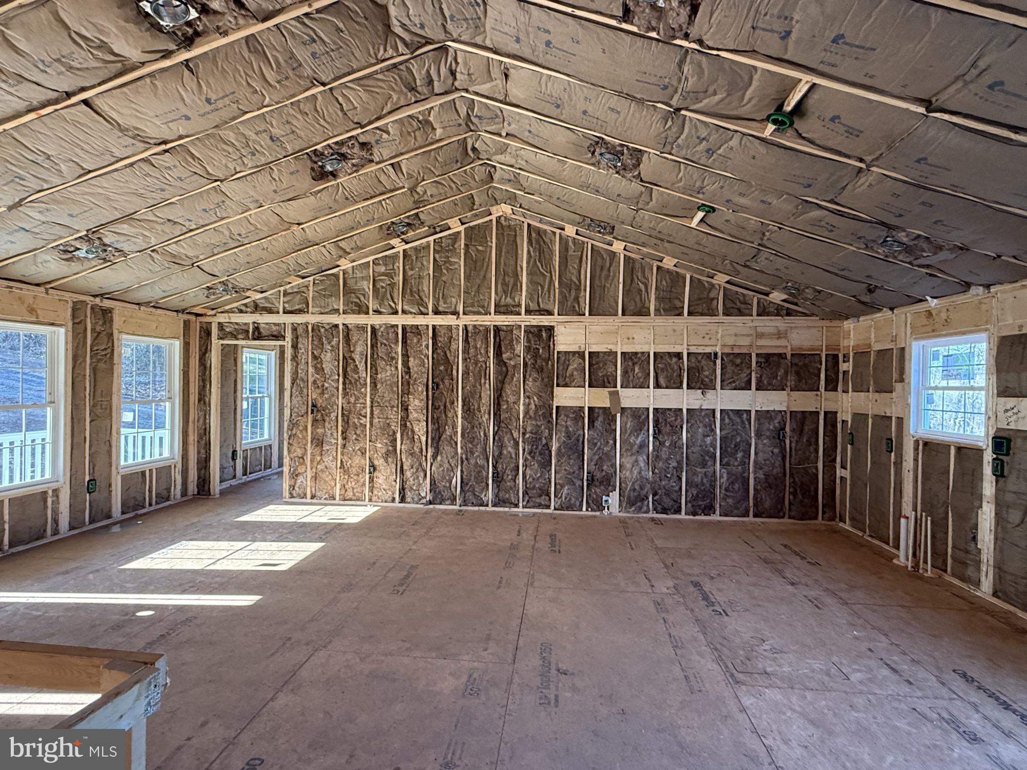 LAKE FRONT ROYAL - Residential