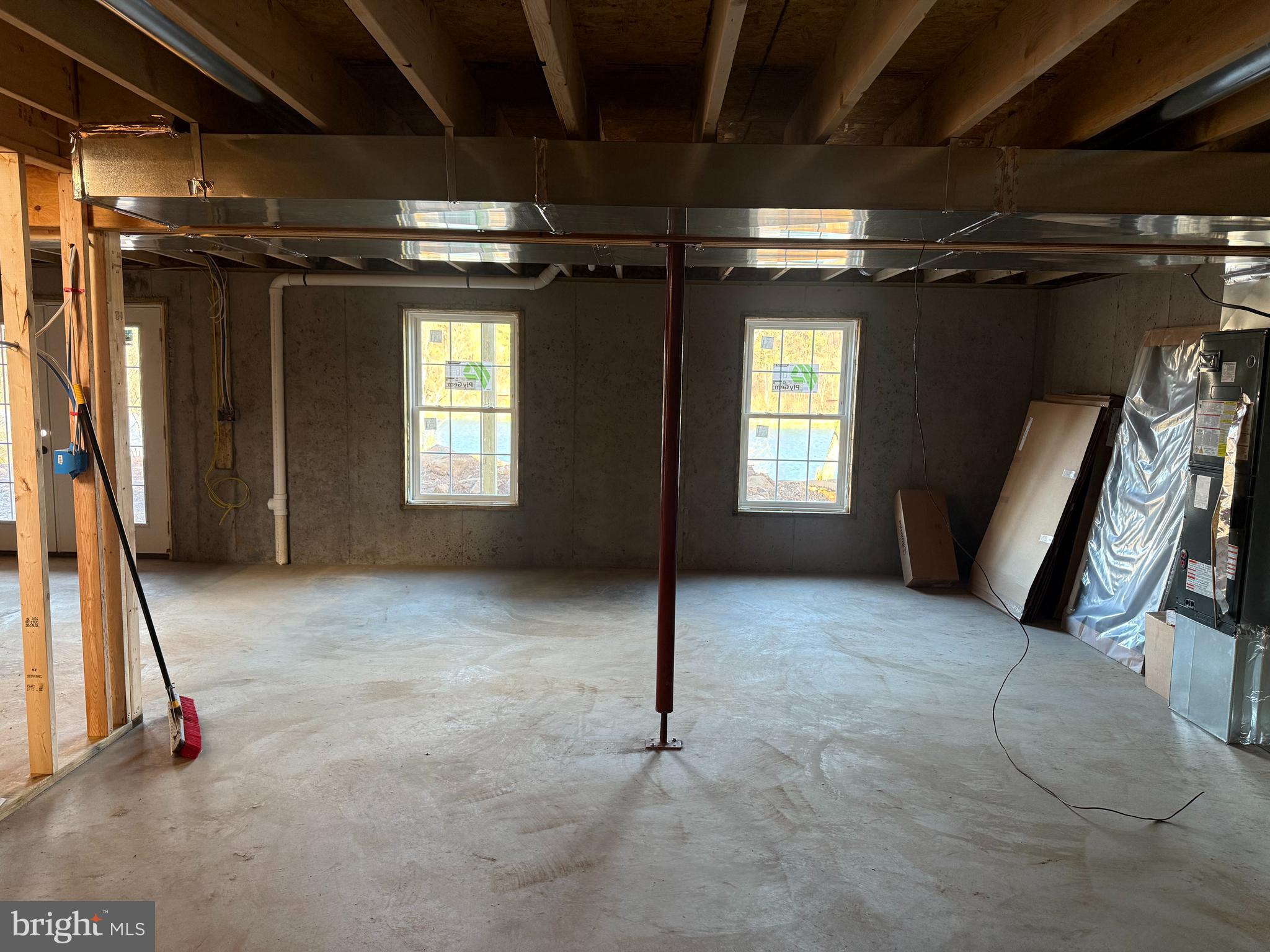 LAKE FRONT ROYAL - Residential