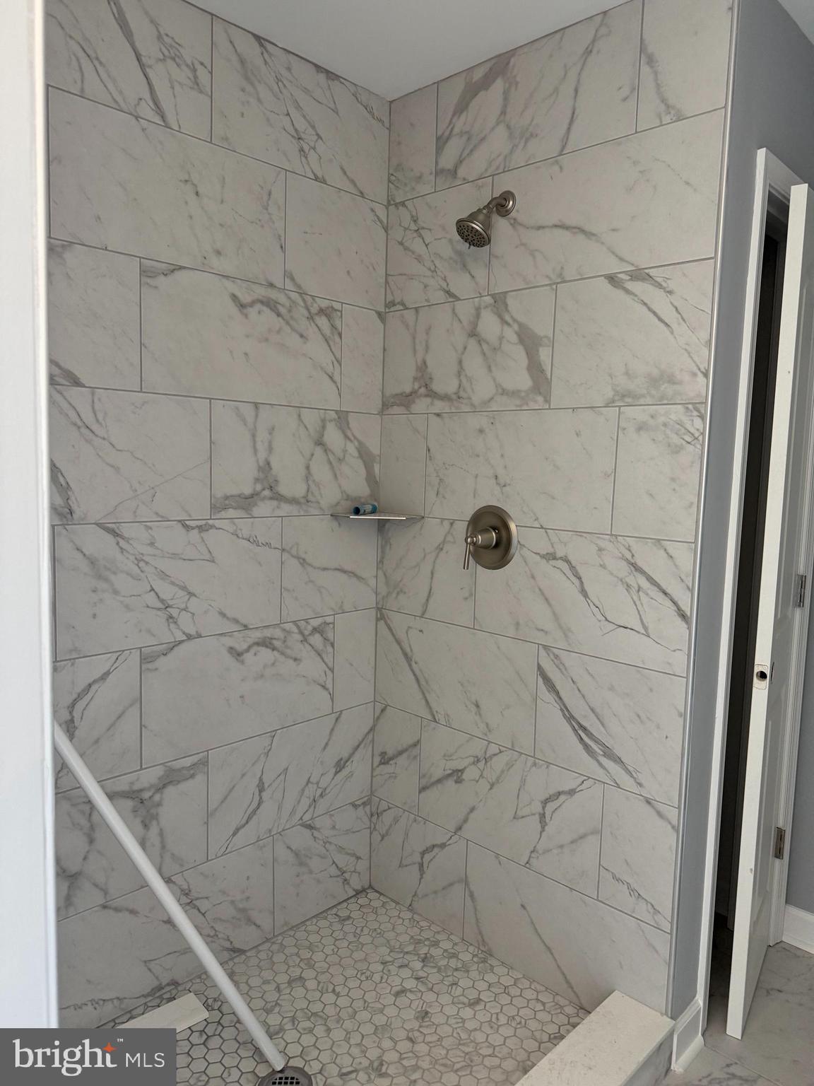 LAKE FRONT ROYAL - Residential