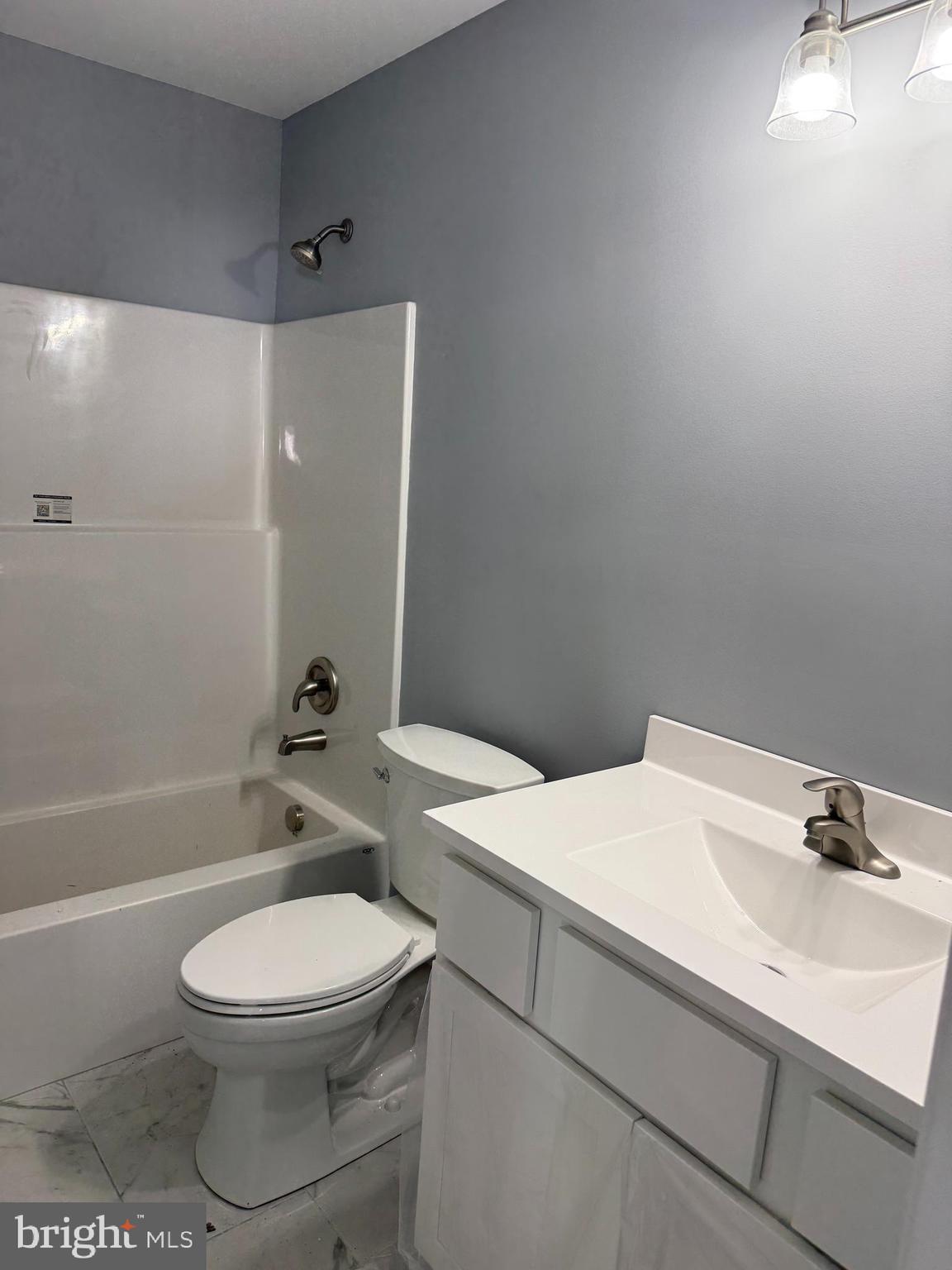 LAKE FRONT ROYAL - Residential