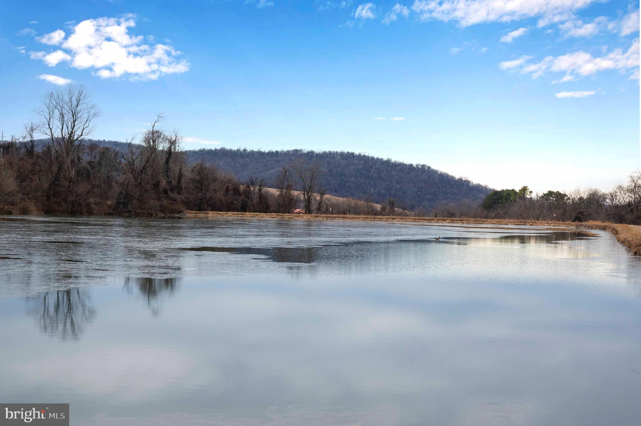 LAKE FRONT ROYAL - Residential