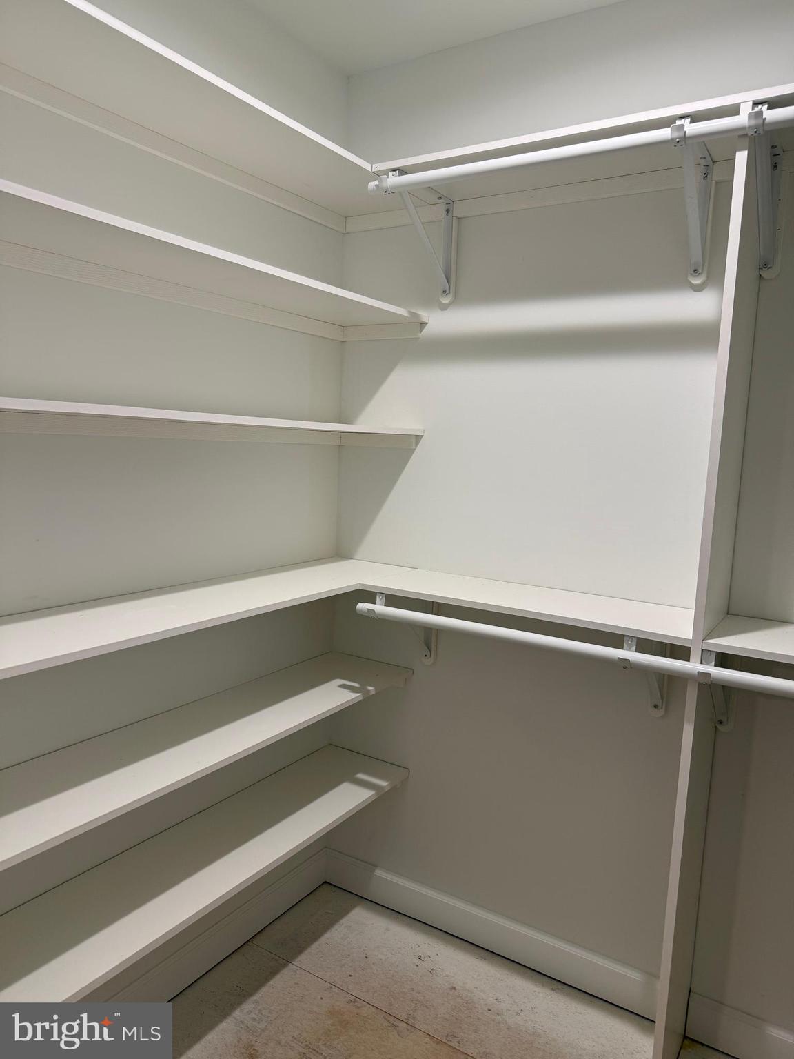 LAKE FRONT ROYAL - Residential