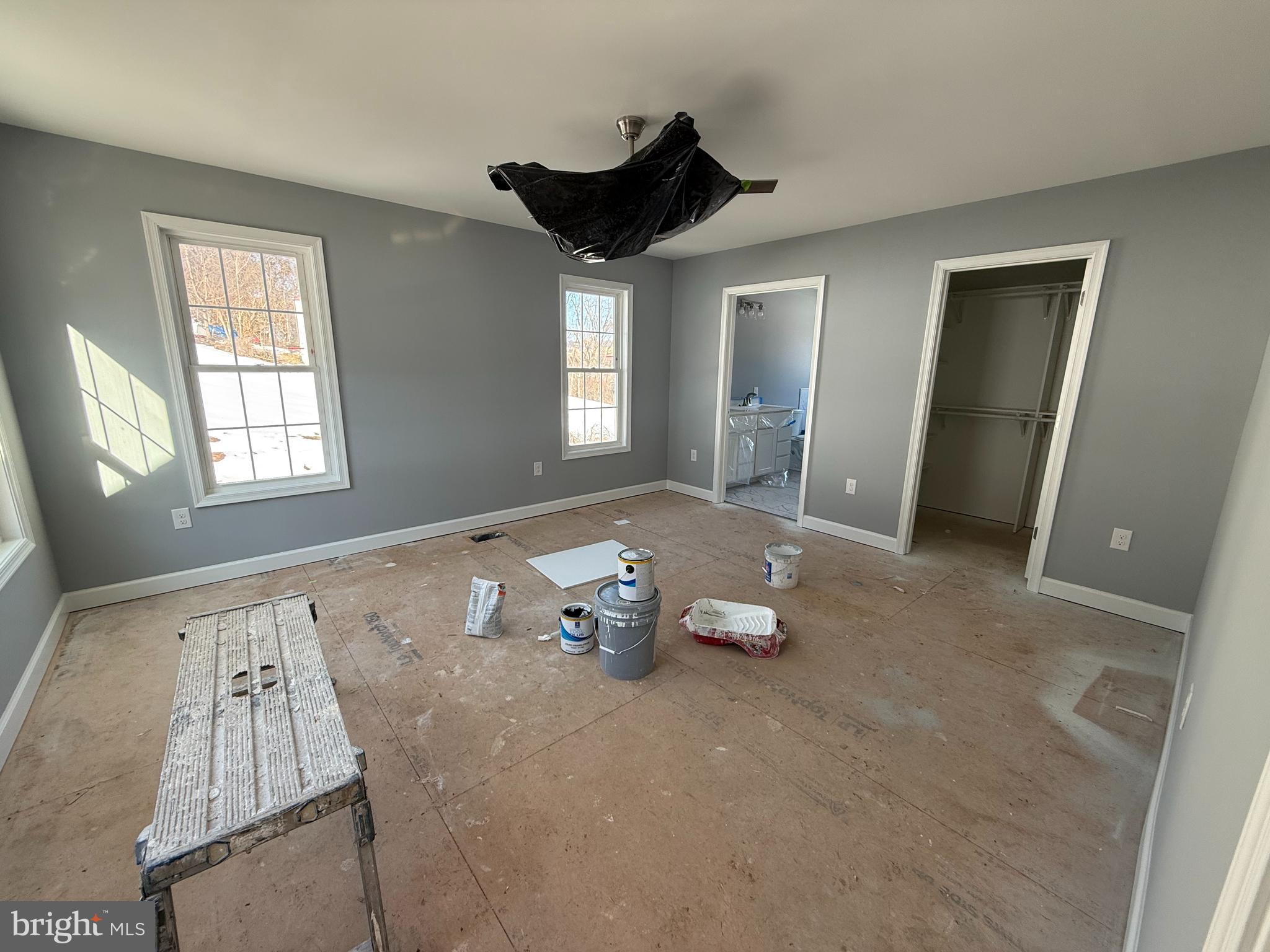 LAKE FRONT ROYAL - Residential